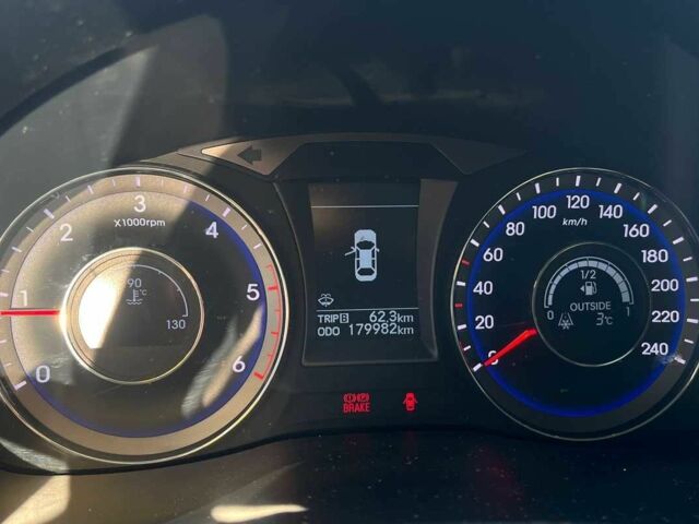 Серый Хендай и40, объемом двигателя 1.7 л и пробегом 180 тыс. км за 10300 $, фото 17 на Automoto.ua