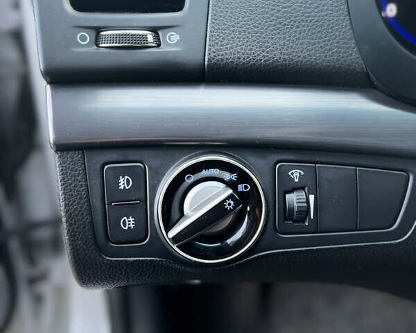 Серый Хендай и40, объемом двигателя 1.7 л и пробегом 169 тыс. км за 8100 $, фото 7 на Automoto.ua