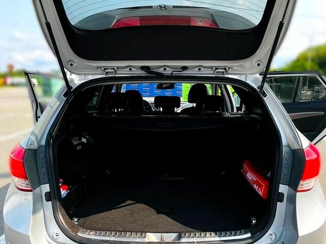 Серый Хендай и40, объемом двигателя 2 л и пробегом 268 тыс. км за 9900 $, фото 2 на Automoto.ua