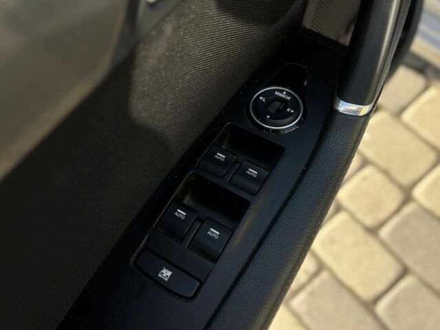 Серый Хендай и40, объемом двигателя 1.7 л и пробегом 180 тыс. км за 10300 $, фото 9 на Automoto.ua