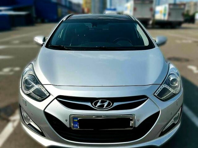 Серый Хендай и40, объемом двигателя 2 л и пробегом 268 тыс. км за 9900 $, фото 5 на Automoto.ua