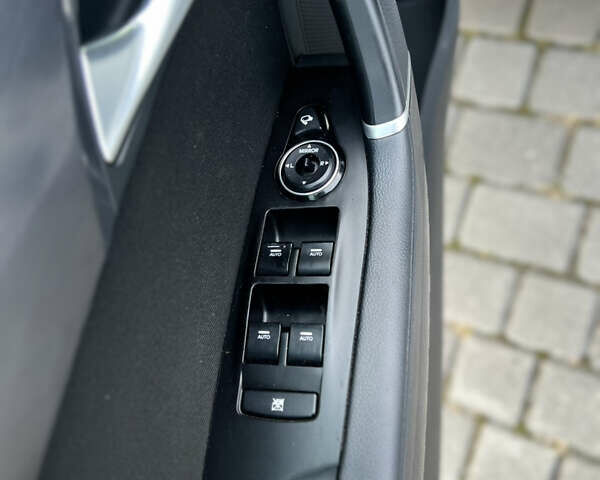 Серый Хендай и40, объемом двигателя 1.7 л и пробегом 169 тыс. км за 8100 $, фото 8 на Automoto.ua