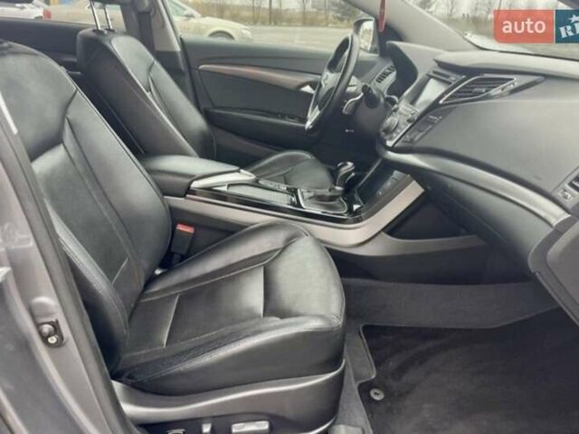 Серый Хендай и40, объемом двигателя 1.7 л и пробегом 265 тыс. км за 10999 $, фото 5 на Automoto.ua