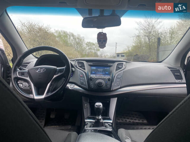 Серый Хендай и40, объемом двигателя 1.7 л и пробегом 188 тыс. км за 9500 $, фото 32 на Automoto.ua