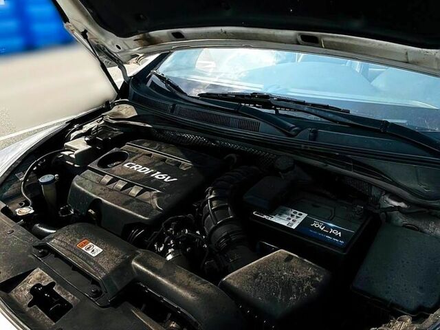 Серый Хендай и40, объемом двигателя 2 л и пробегом 268 тыс. км за 9900 $, фото 1 на Automoto.ua