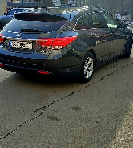 Сірий Хендай і40, об'ємом двигуна 1.7 л та пробігом 253 тис. км за 10000 $, фото 6 на Automoto.ua