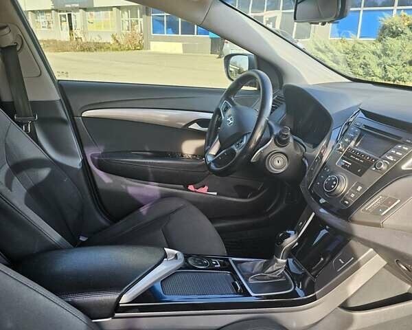 Сірий Хендай і40, об'ємом двигуна 1.7 л та пробігом 272 тис. км за 9200 $, фото 13 на Automoto.ua