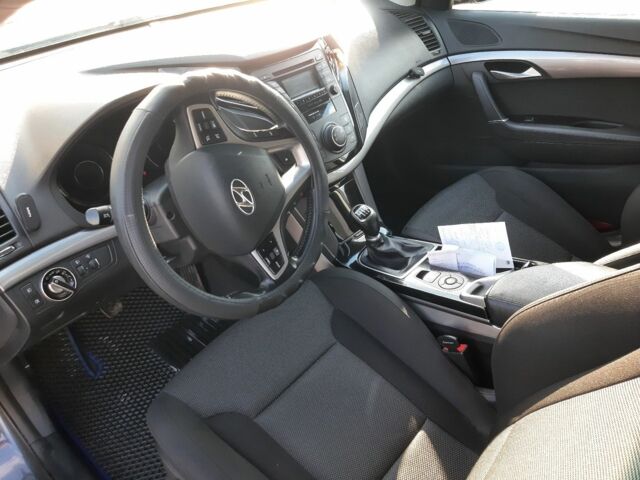 Серый Хендай и40, объемом двигателя 1.7 л и пробегом 220 тыс. км за 10200 $, фото 8 на Automoto.ua