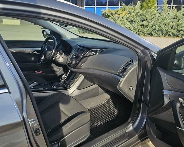 Сірий Хендай і40, об'ємом двигуна 1.7 л та пробігом 272 тис. км за 9200 $, фото 12 на Automoto.ua