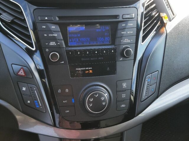 Серый Хендай и40, объемом двигателя 1.7 л и пробегом 220 тыс. км за 10200 $, фото 9 на Automoto.ua