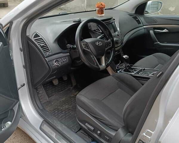 Сірий Хендай і40, об'ємом двигуна 1.69 л та пробігом 212 тис. км за 8500 $, фото 12 на Automoto.ua