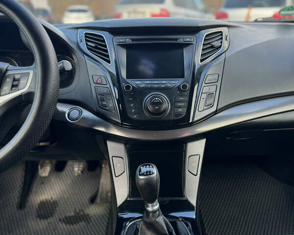 Сірий Хендай і40, об'ємом двигуна 1.69 л та пробігом 220 тис. км за 9499 $, фото 30 на Automoto.ua