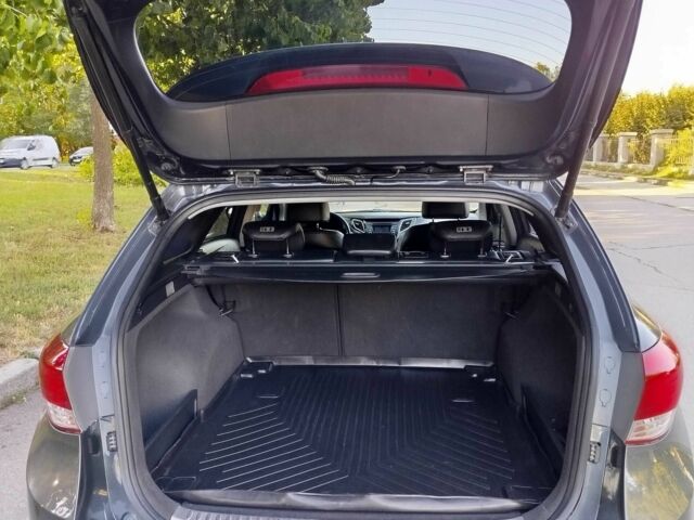 Сірий Хендай і40, об'ємом двигуна 1.7 л та пробігом 224 тис. км за 10950 $, фото 10 на Automoto.ua