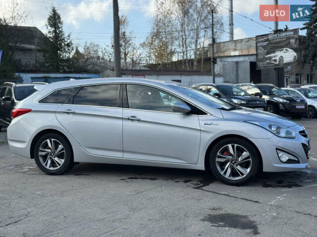 Сірий Хендай і40, об'ємом двигуна 1.69 л та пробігом 220 тис. км за 9499 $, фото 4 на Automoto.ua