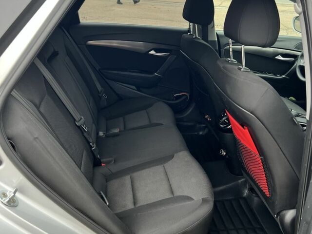 Серый Хендай и40, объемом двигателя 1.7 л и пробегом 179 тыс. км за 12700 $, фото 6 на Automoto.ua