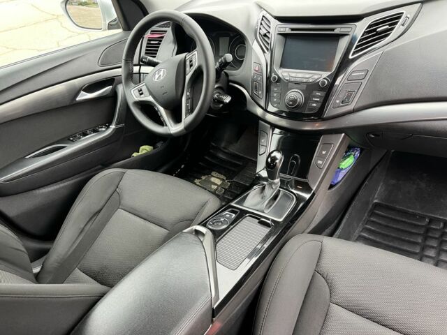 Серый Хендай и40, объемом двигателя 1.7 л и пробегом 179 тыс. км за 12700 $, фото 4 на Automoto.ua