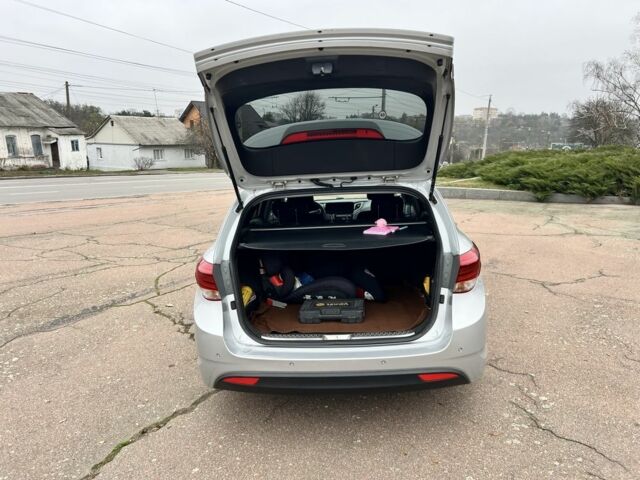 Серый Хендай и40, объемом двигателя 1.7 л и пробегом 179 тыс. км за 12700 $, фото 3 на Automoto.ua