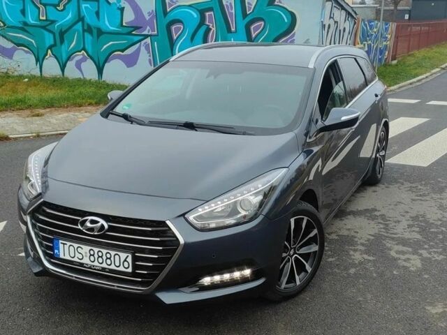 Серый Хендай и40, объемом двигателя 0 л и пробегом 153 тыс. км за 8800 $, фото 1 на Automoto.ua