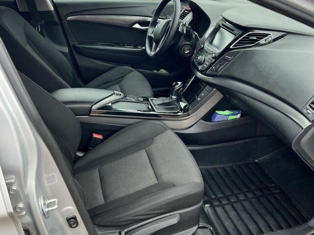 Серый Хендай и40, объемом двигателя 1.7 л и пробегом 179 тыс. км за 12700 $, фото 5 на Automoto.ua