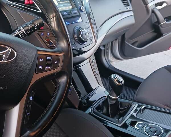 Серый Хендай и40, объемом двигателя 1.7 л и пробегом 255 тыс. км за 11500 $, фото 15 на Automoto.ua