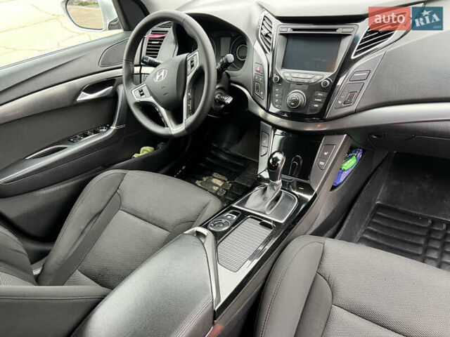 Серый Хендай и40, объемом двигателя 1.69 л и пробегом 179 тыс. км за 12700 $, фото 4 на Automoto.ua