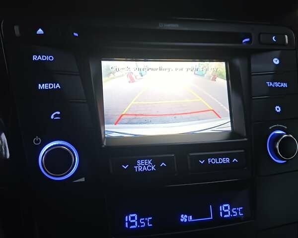 Серый Хендай и40, объемом двигателя 1.7 л и пробегом 255 тыс. км за 11500 $, фото 12 на Automoto.ua