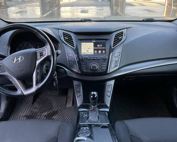 Серый Хендай и40, объемом двигателя 1.69 л и пробегом 164 тыс. км за 13999 $, фото 10 на Automoto.ua