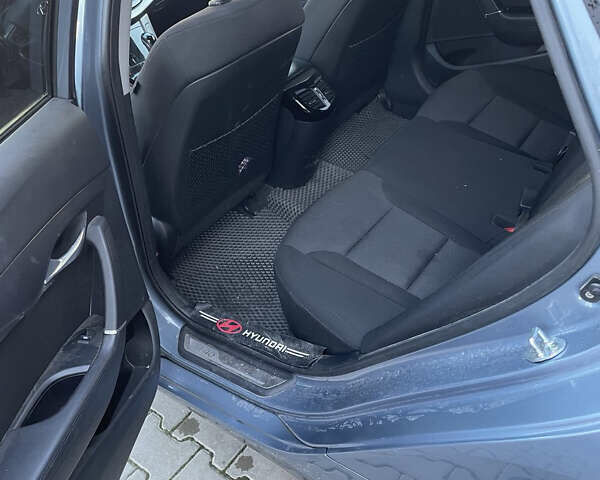 Серый Хендай и40, объемом двигателя 1.69 л и пробегом 164 тыс. км за 13999 $, фото 11 на Automoto.ua