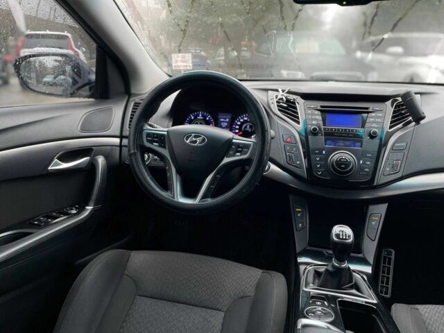 Синий Хендай и40, объемом двигателя 1.7 л и пробегом 321 тыс. км за 9400 $, фото 10 на Automoto.ua