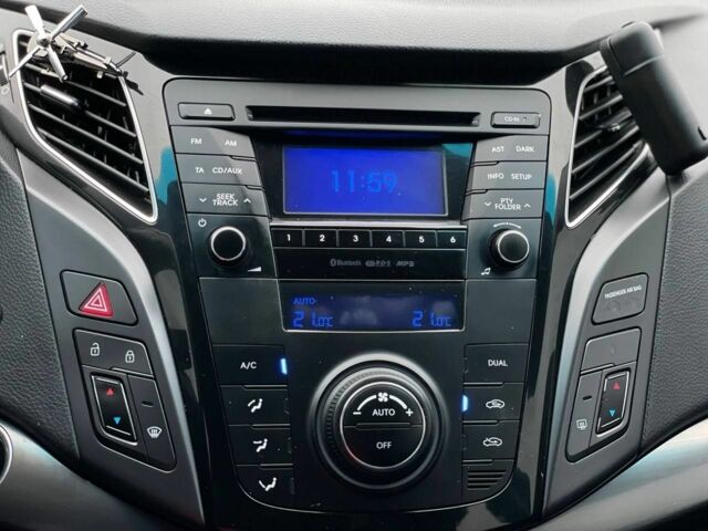 Синий Хендай и40, объемом двигателя 1.7 л и пробегом 321 тыс. км за 9400 $, фото 11 на Automoto.ua