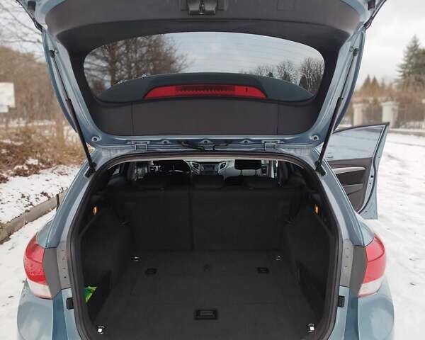 Синій Хендай і40, об'ємом двигуна 1.7 л та пробігом 296 тис. км за 9500 $, фото 7 на Automoto.ua