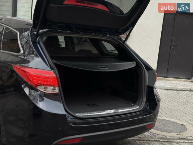 Синій Хендай і40, об'ємом двигуна 1.69 л та пробігом 275 тис. км за 8100 $, фото 27 на Automoto.ua