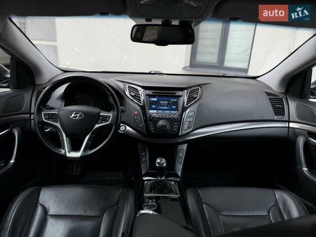 Синій Хендай і40, об'ємом двигуна 1.69 л та пробігом 275 тис. км за 8100 $, фото 15 на Automoto.ua