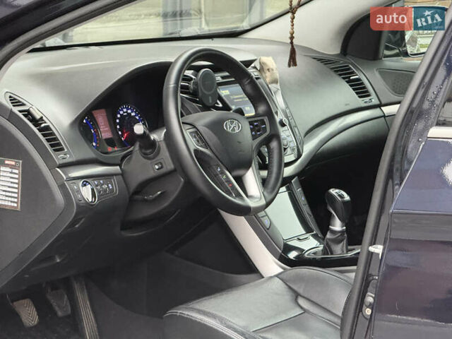 Синий Хендай и40, объемом двигателя 1.69 л и пробегом 277 тыс. км за 8500 $, фото 39 на Automoto.ua