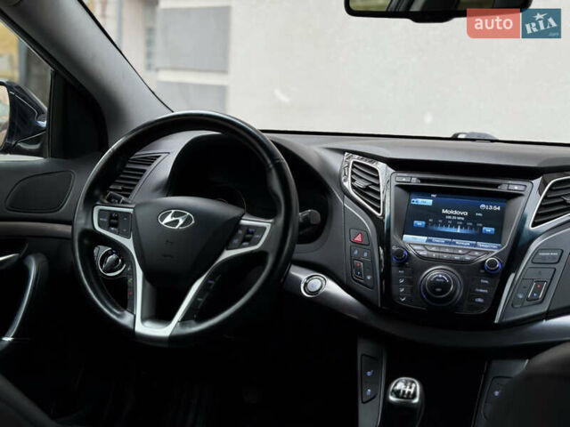 Синій Хендай і40, об'ємом двигуна 1.69 л та пробігом 275 тис. км за 8100 $, фото 16 на Automoto.ua