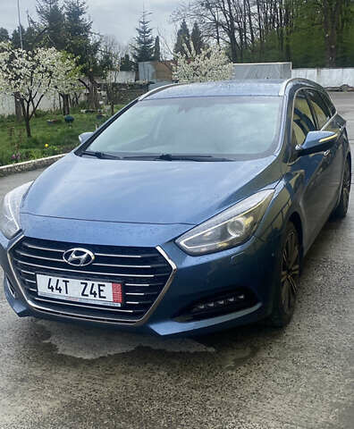 Синий Хендай и40, объемом двигателя 1.7 л и пробегом 304 тыс. км за 12850 $, фото 2 на Automoto.ua