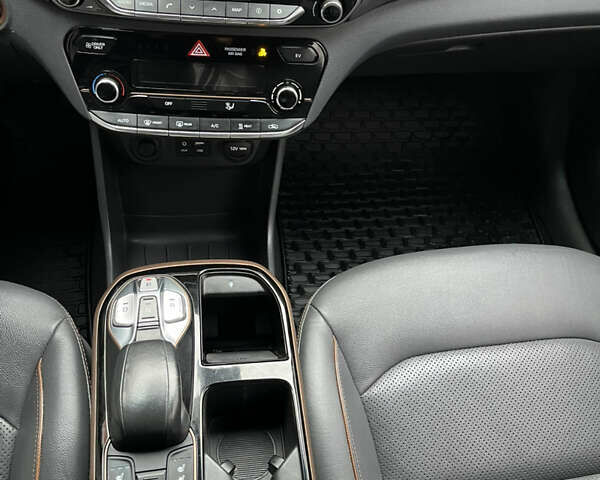 Белый Хендай Ioniq, объемом двигателя 0 л и пробегом 158 тыс. км за 13200 $, фото 29 на Automoto.ua