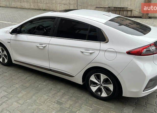 Белый Хендай Ioniq, объемом двигателя 0 л и пробегом 158 тыс. км за 13200 $, фото 13 на Automoto.ua