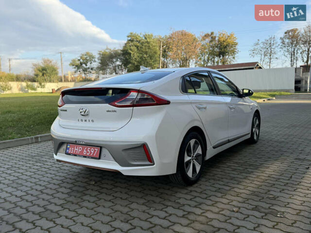 Белый Хендай Ioniq, объемом двигателя 0 л и пробегом 115 тыс. км за 12000 $, фото 3 на Automoto.ua