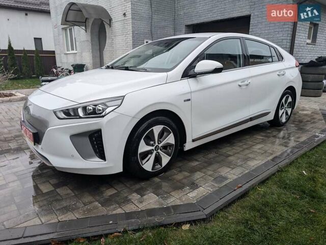 Белый Хендай Ioniq, объемом двигателя 0 л и пробегом 138 тыс. км за 12800 $, фото 8 на Automoto.ua