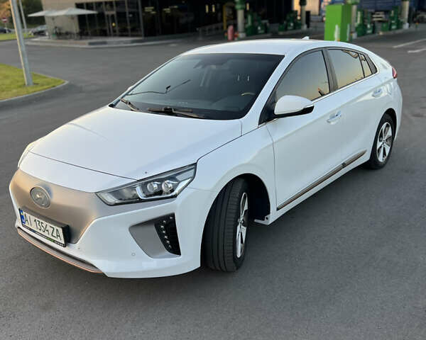 Белый Хендай Ioniq, объемом двигателя 0 л и пробегом 97 тыс. км за 12900 $, фото 9 на Automoto.ua
