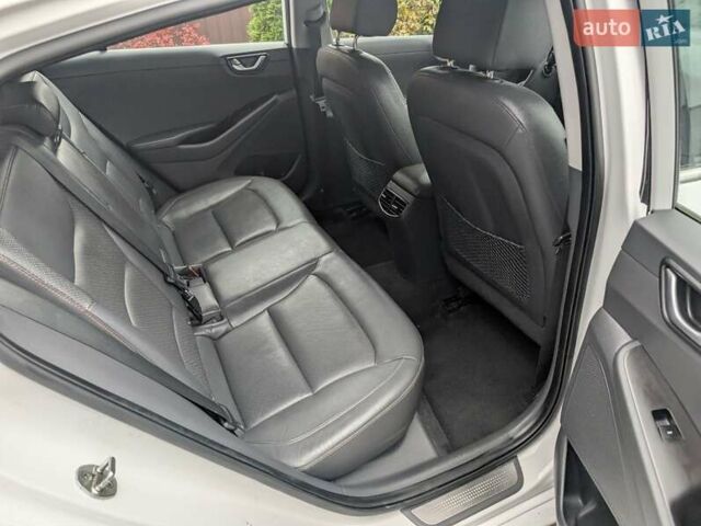 Белый Хендай Ioniq, объемом двигателя 0 л и пробегом 138 тыс. км за 12800 $, фото 15 на Automoto.ua