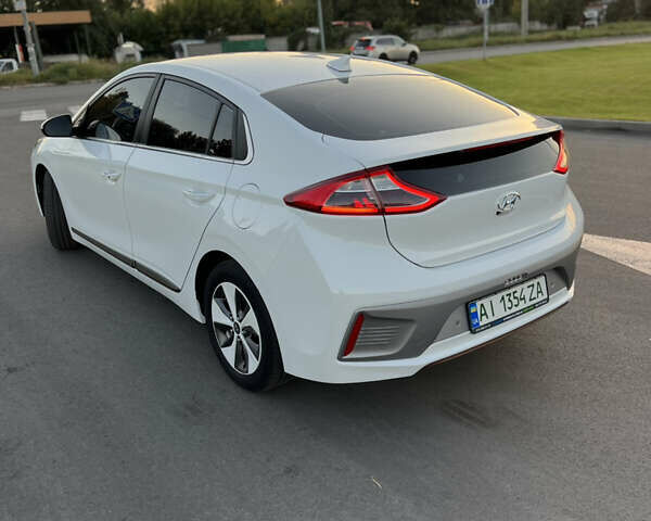 Белый Хендай Ioniq, объемом двигателя 0 л и пробегом 97 тыс. км за 12900 $, фото 5 на Automoto.ua