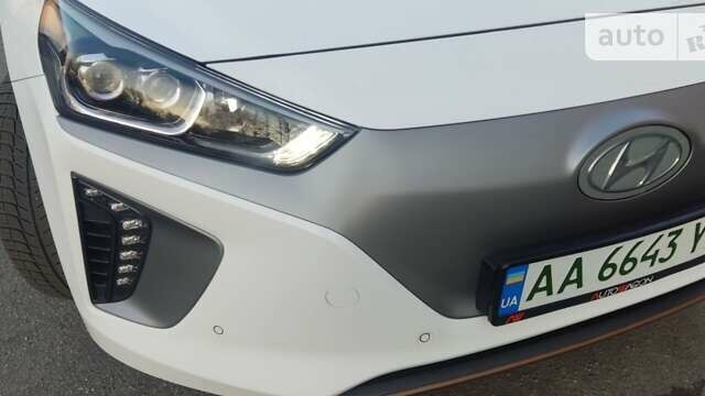 Білий Хендай Ioniq, об'ємом двигуна 0 л та пробігом 107 тис. км за 15199 $, фото 20 на Automoto.ua