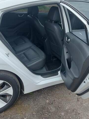 Хендай Ioniq 2016 у Хмельницькому на Automoto.ua Білий Хендай Ioniq, об'ємом двигуна 0 л та пробігом 230 тис. км за 12800 $, фото 16 на Automoto.ua