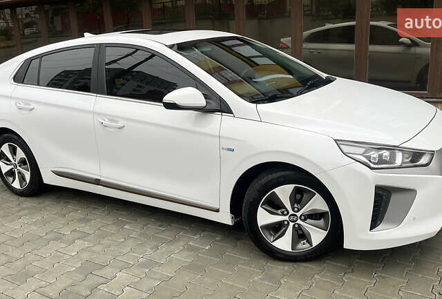 Белый Хендай Ioniq, объемом двигателя 0 л и пробегом 158 тыс. км за 13200 $, фото 2 на Automoto.ua