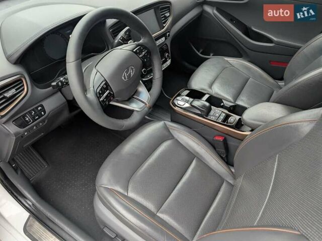 Белый Хендай Ioniq, объемом двигателя 0 л и пробегом 138 тыс. км за 12800 $, фото 13 на Automoto.ua