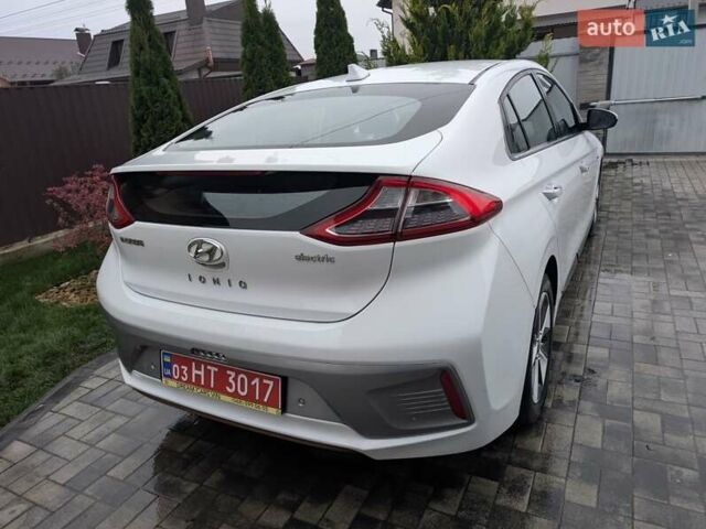Белый Хендай Ioniq, объемом двигателя 0 л и пробегом 138 тыс. км за 12800 $, фото 5 на Automoto.ua