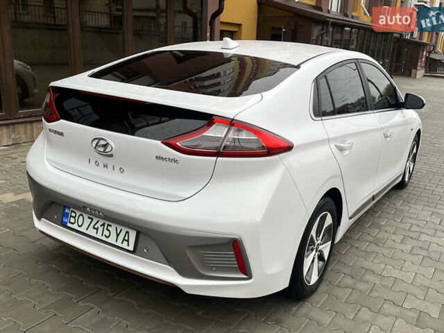 Белый Хендай Ioniq, объемом двигателя 0 л и пробегом 158 тыс. км за 13200 $, фото 11 на Automoto.ua