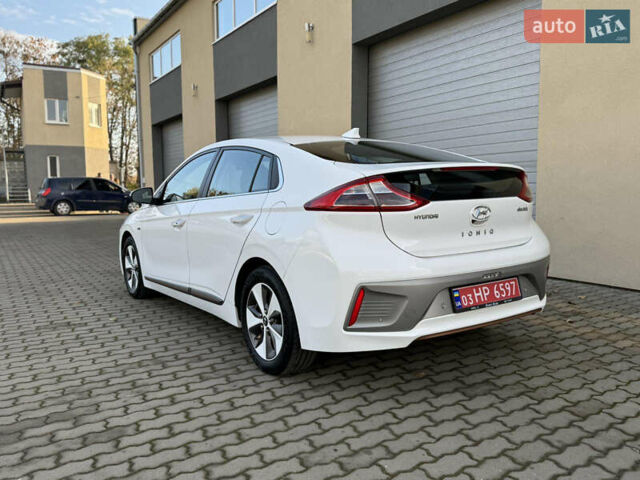 Белый Хендай Ioniq, объемом двигателя 0 л и пробегом 115 тыс. км за 12000 $, фото 5 на Automoto.ua